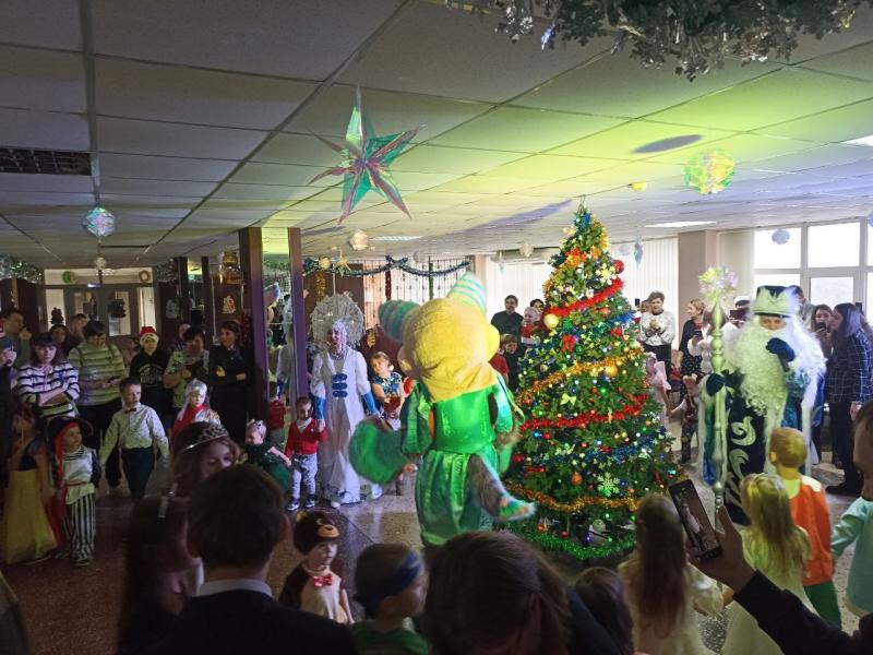 На заводе «Нептун» состоялся новогодний утренник для детей заводчан